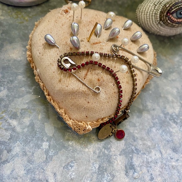 Vintage Liz Palacios Dainty Gold Tone Bracelet - Picture 5 of 16